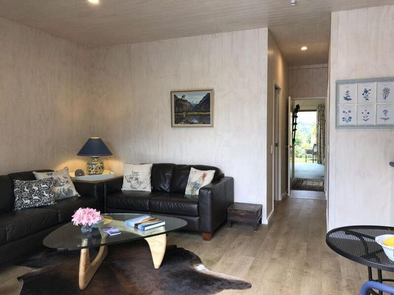 Central Wanaka | lake&mtn views | well appointed Appartement Buitenkant foto