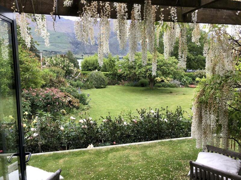 Central Wanaka | lake&mtn views | well appointed Appartement Buitenkant foto